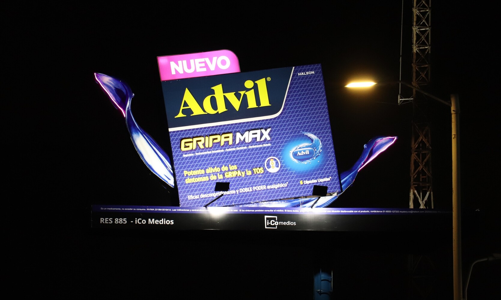 Valla producción especial de Advil en la carrera 30