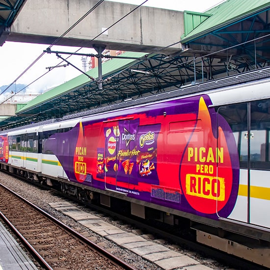 Publicidad vagon metro de medellin