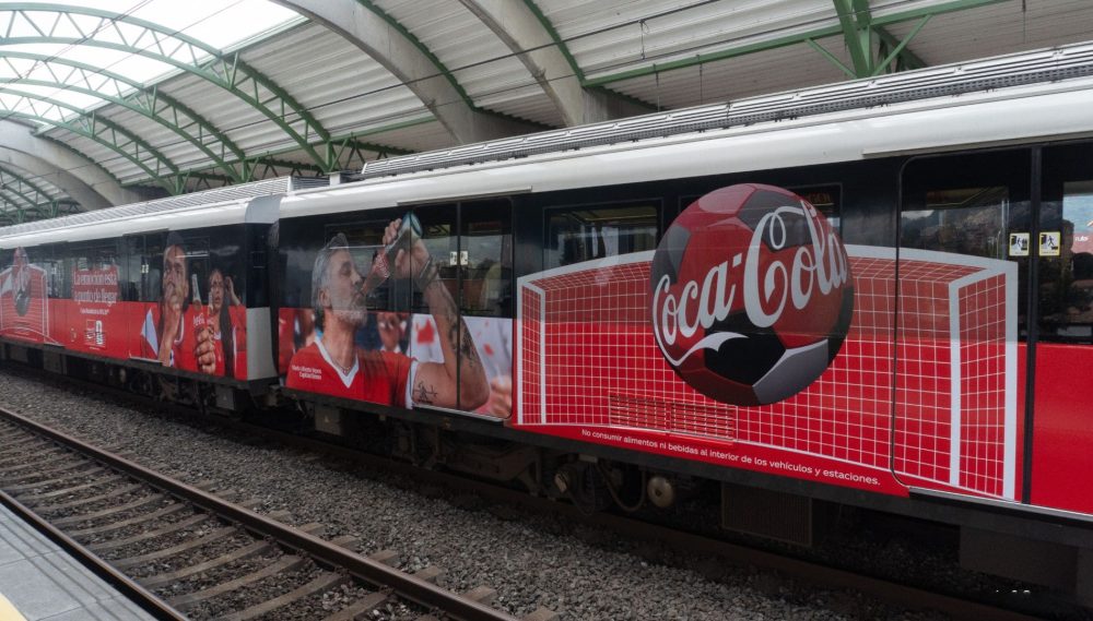 PUBLICIDAD EXTERIOR METRO DE MEDELLIN COCA COLA
